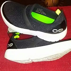 oofos tennis shoes